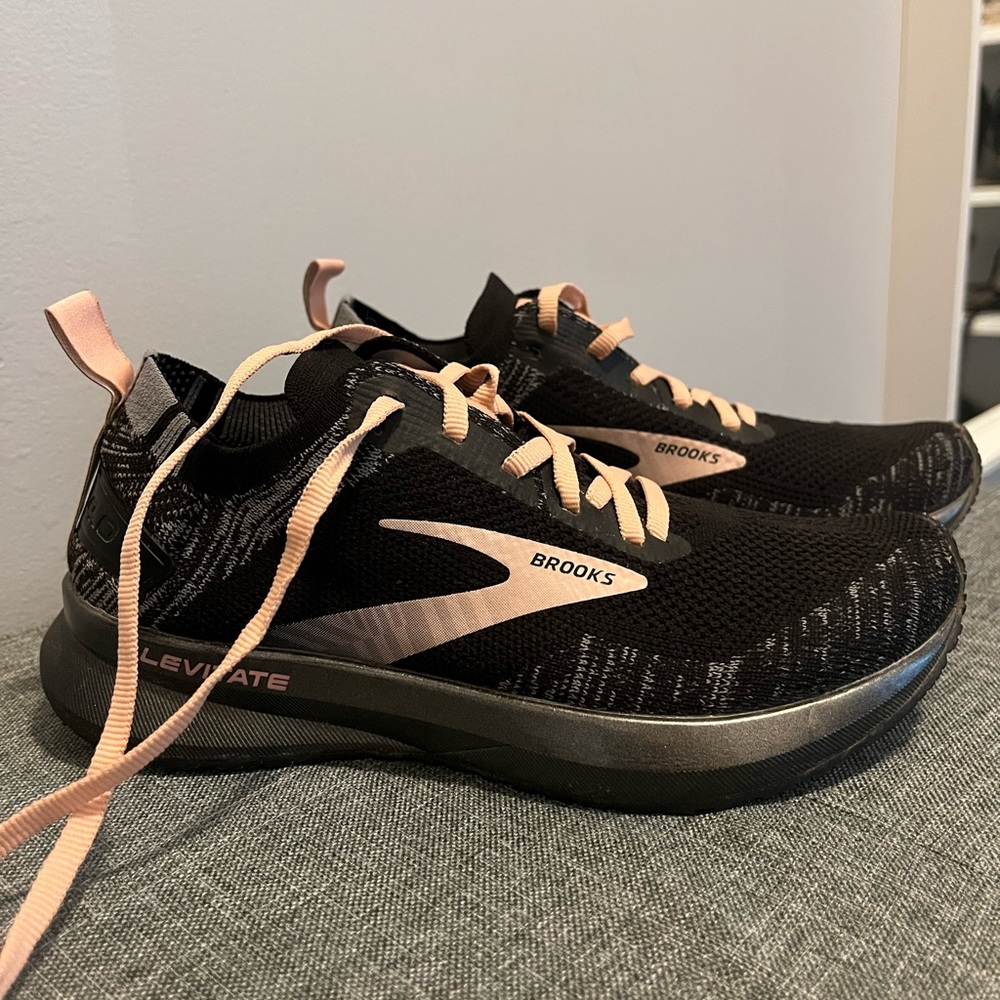 Brooks ELEVATE 4 Running Shoes